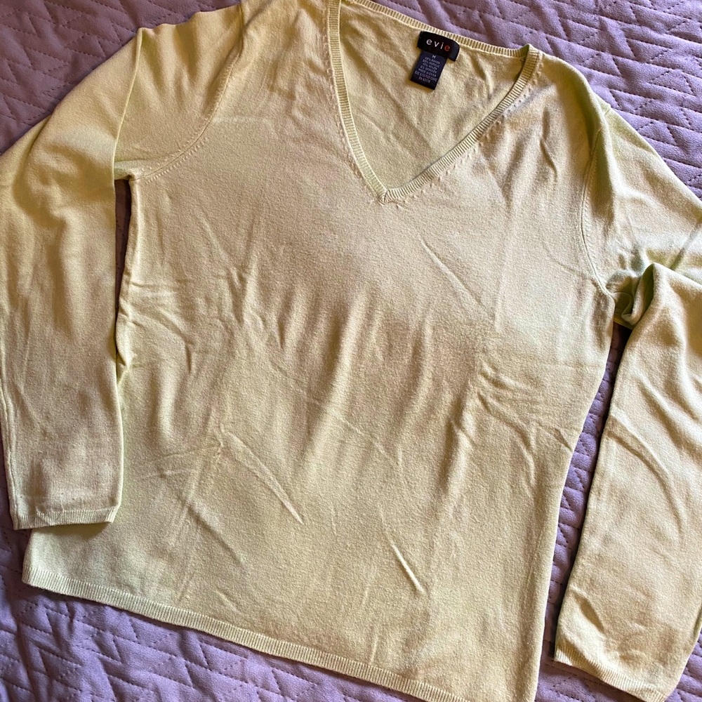 Minty green lightweight v neck sweater